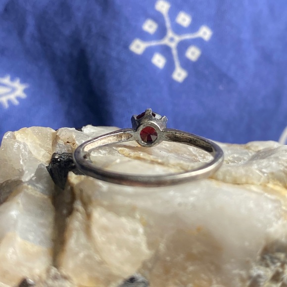 Vintage Sterling Red Gemstone Ring - Picture 11 of 11